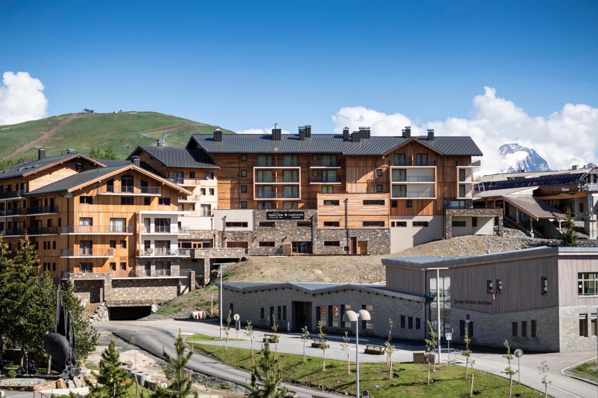Daria-i Nor By Les Etincelles Alpe d'Huez